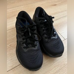 Kayano 28 running shoes